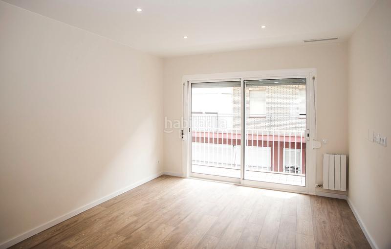 Foto d3c0bfaa-d75f-46f8-be22-5edb47d69655. Pis a Sants Barcelona