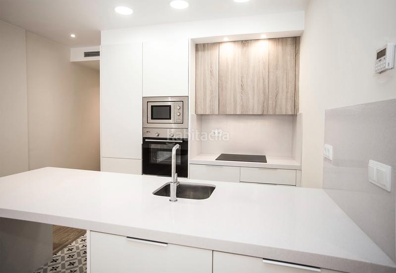 Foto e3b4c676-e92a-49b4-8728-5c65cd7ec0fa. Piso en Sants Barcelona