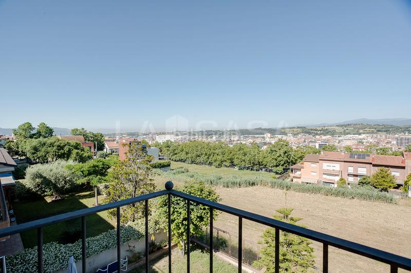 Foto dcd2b4a1-5878-49ee-be14-3afb46826642. Casa amb calefacció aparcament a Font Verda Granollers