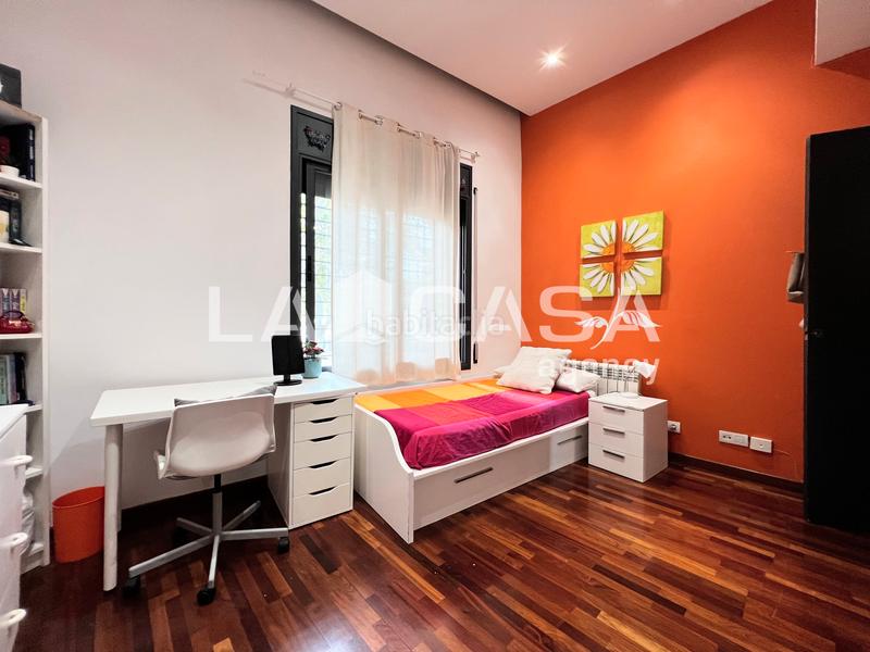 Foto a14b56a5-3d21-4dbf-b593-81d9bb62d243. Chalet mit heizung in Sant Andreu de Palomar Barcelona