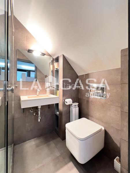 Foto 12c2b580-c3fa-4cec-8659-23fc8eb965b0. Chalet with heating in Sant Andreu de Palomar Barcelona