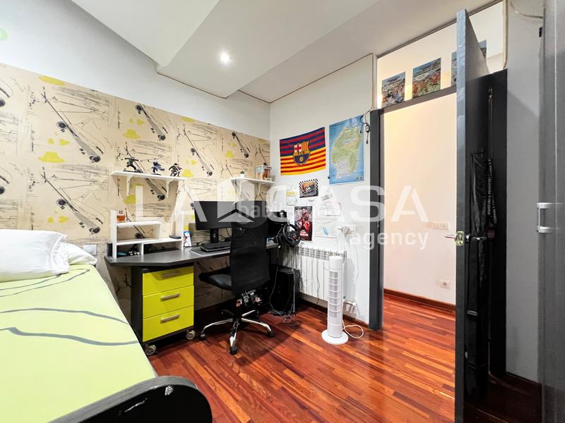 Foto 9d3d9b88-4e4b-44a7-ac5f-fc0f01cf0058. Chalet with heating in Sant Andreu de Palomar Barcelona