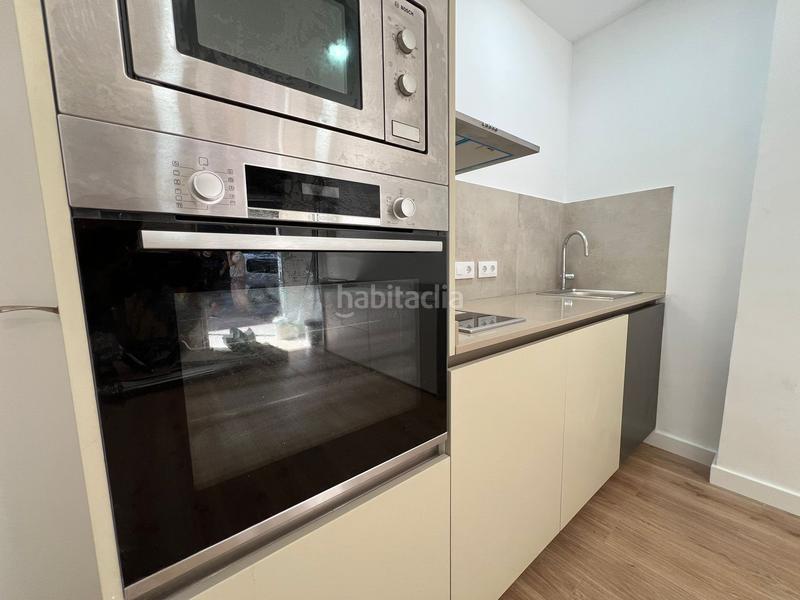 Foto 3c6926c0-9bc6-46f7-977b-382d588f68da. Local comercial en Prosperitat Barcelona