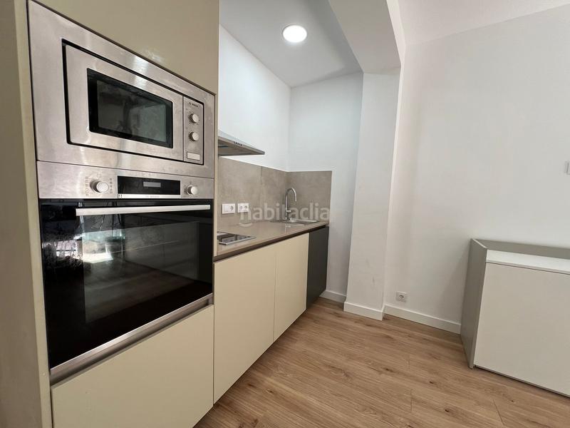 Foto 90ad118e-ed00-4313-a1cb-bc5e17e6f8e1. Local comercial en Prosperitat Barcelona