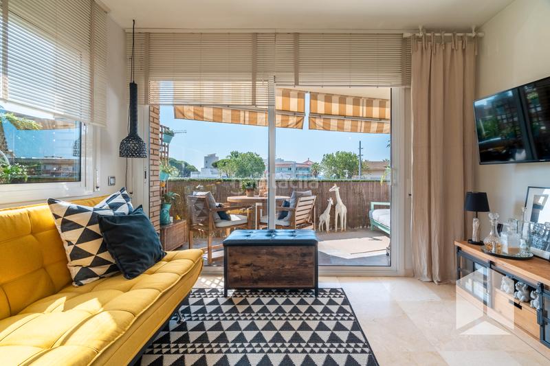 Foto f72a98d1-06ad-41a3-a359-8ae75e4afe6a. Duplex avec parking piscine dans Baixador Castelldefels