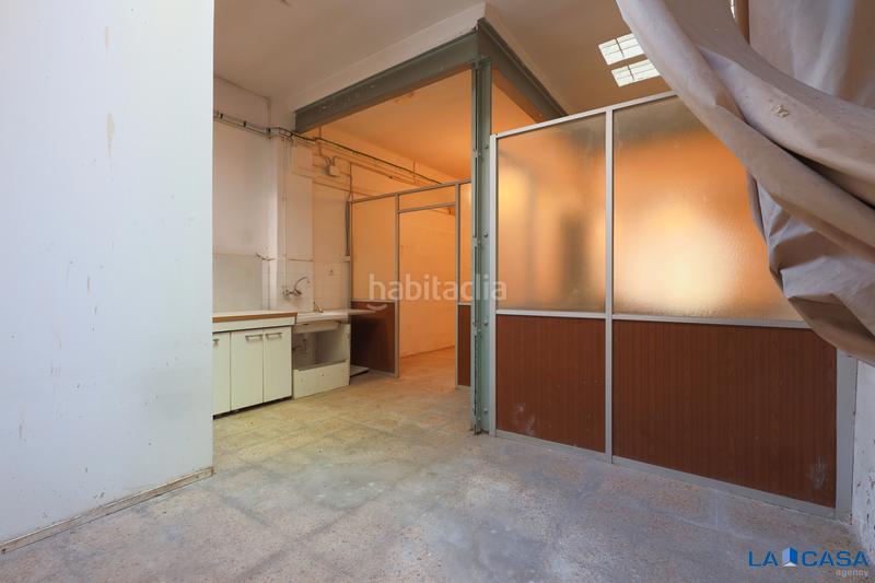 Foto 2de69396-3575-42bf-853e-5a6ea12994d4. Local comercial a La Bordeta Barcelona