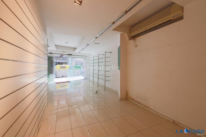 Foto f525bbd9-6b30-4a67-9d4b-5bb4bc9067bb. Local comercial a La Bordeta Barcelona