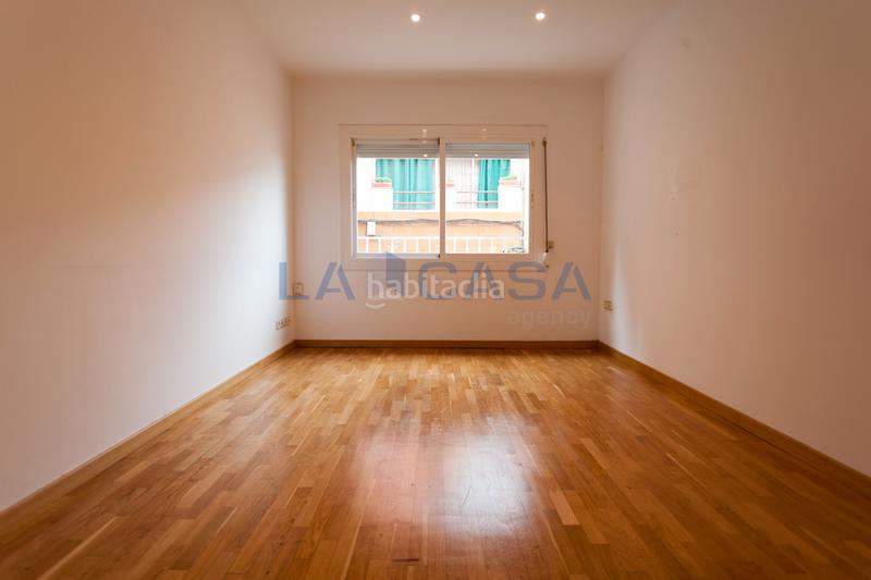 Foto 41350df3-f47b-4e6b-86bd-48a85f1945be. Pis a Carmel Barcelona