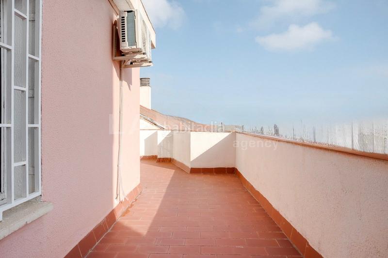 Foto dfdab38b-da14-4b1f-b6cd-38df2c0c3e67. Dachwohnung mit heizung in El Clot Barcelona