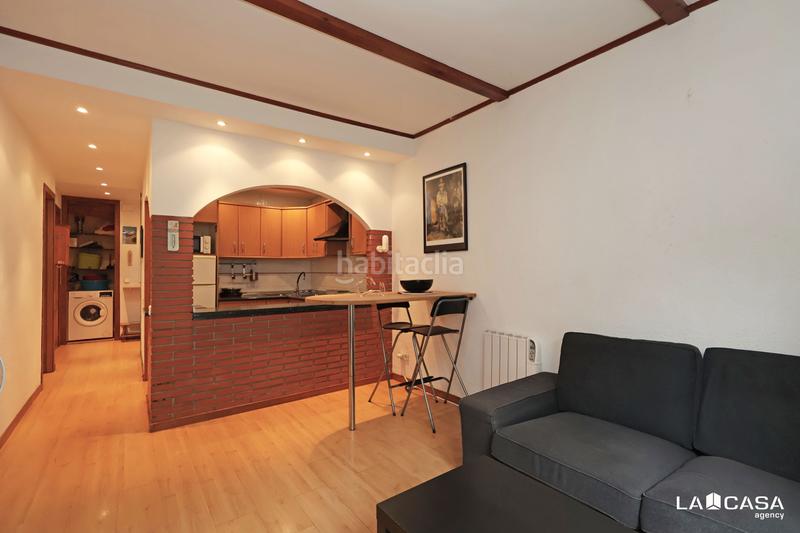 Foto 38faee00-9f87-4b1e-b2fc-c6e07096277c. Etagenwohnung mit heizung in Sant Antoni Barcelona