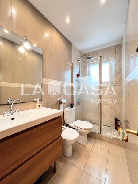 Foto f5711b00-d2cf-4dc1-b735-495597b6e31b. Casa amb calefacció a La Salut Badalona