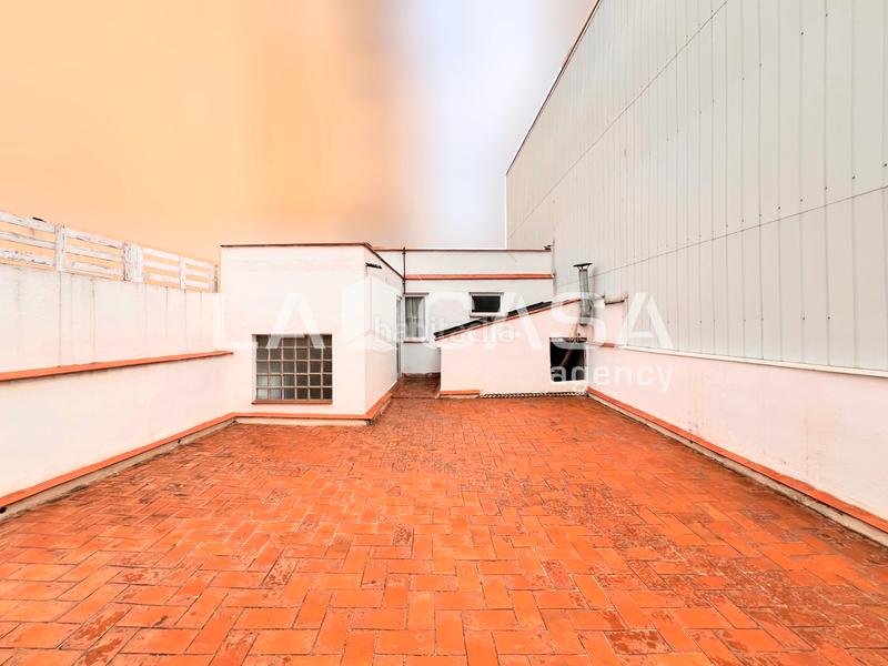 Foto a90b2eb3-d046-4c56-aa18-10db3d145f3f. House with heating in La Salut Badalona