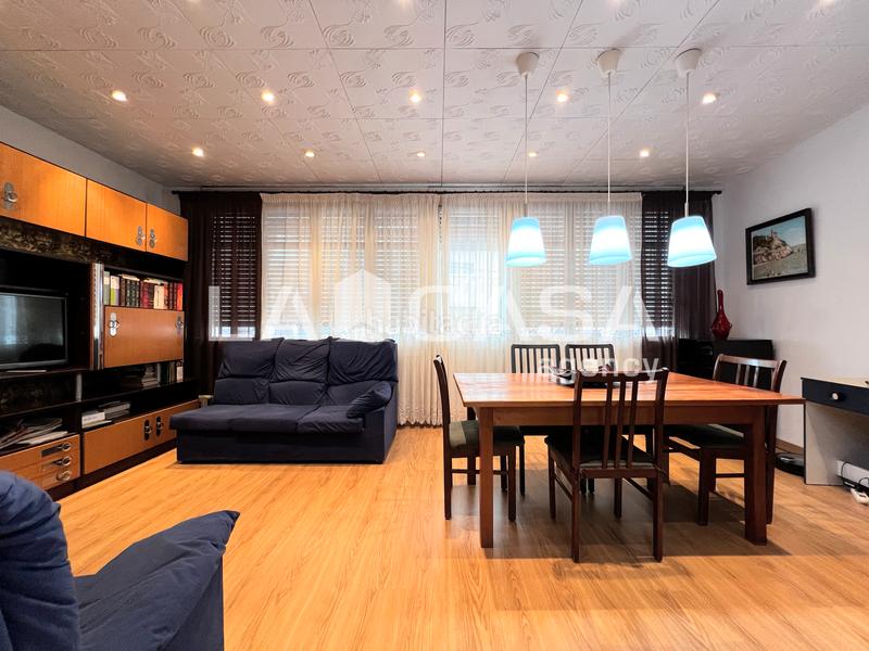 Foto f08bb64d-8442-4ba8-aa82-a9d6fc20e62a. House with heating in La Salut Badalona