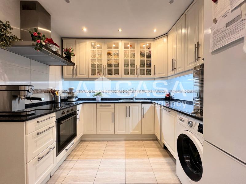 Foto 505d8c8f-7a37-4e83-b6a5-8c77341787bd. Maison avec chauffage dans La Salut Badalona