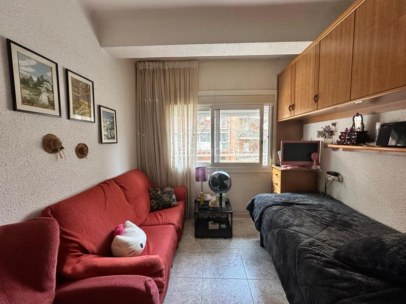 Foto aea7cdaa-9a8c-4760-9563-6f096bfac396. Pis a Sants-Badal Barcelona