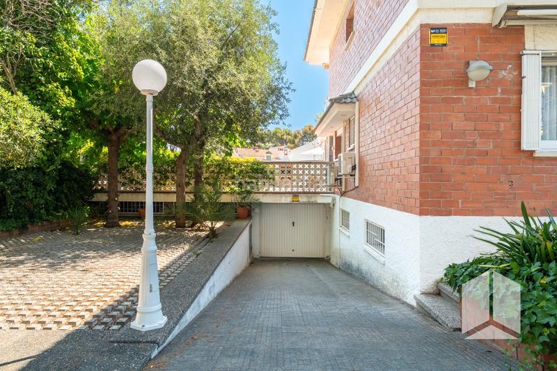 Foto 07258716-9ab5-4e06-9d52-581dd1ffbb38. Maison avec parking piscine dans Montmar Castelldefels