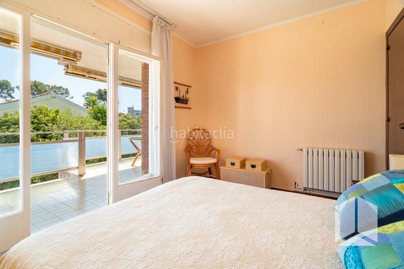 Foto 08a4bbbf-2694-45aa-9f67-0523b9ca98ed. Maison avec parking piscine dans Montmar Castelldefels