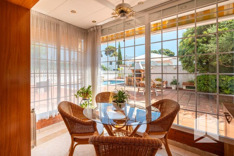 Foto 6e5fe7e8-0fd6-4041-9afa-b8ef3f89fef9. Maison avec parking piscine dans Montmar Castelldefels