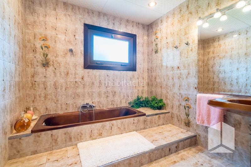 Foto 716954bb-633a-46cc-99a0-ca355d04b1b9. Maison avec parking piscine dans Montmar Castelldefels