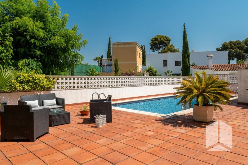 Foto 83813157-0047-4211-b862-3bd3d183e961. Maison avec parking piscine dans Montmar Castelldefels