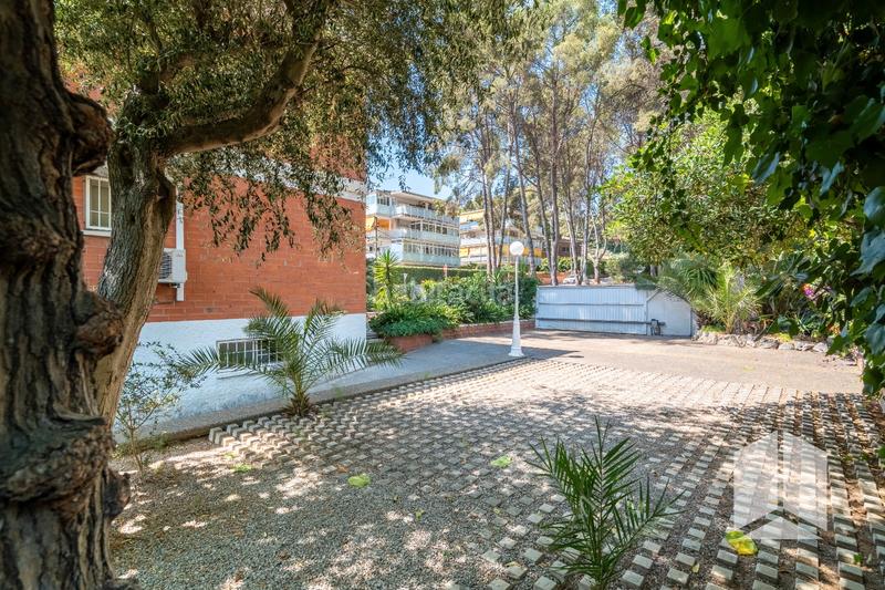 Foto bbdb5960-9841-4841-a904-7060ed396bce. Maison avec parking piscine dans Montmar Castelldefels