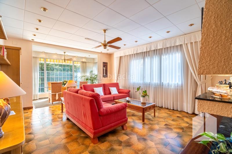 Foto f11d271f-d48f-444e-8044-246cc97a5e4e. Maison avec parking piscine dans Montmar Castelldefels