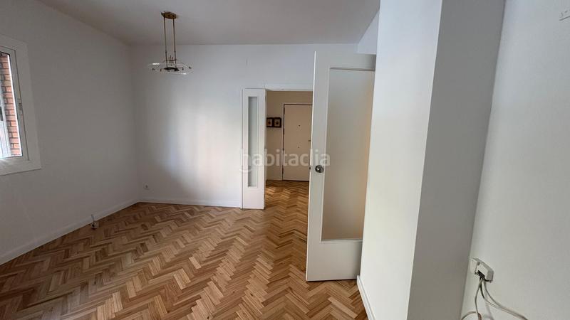 Foto c31258bd-4a01-4d47-ace7-8f75e8bab56d. Flat in Sants Barcelona