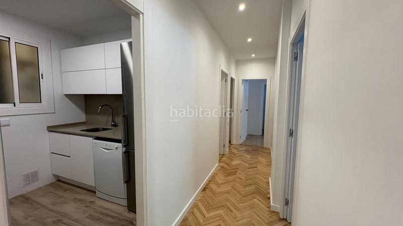 Foto cdd5a3e7-7701-4412-a62f-dff7abddbf56. Piso en Sants Barcelona