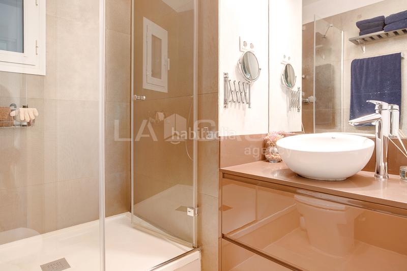 Foto db0d5ee2-04a8-43ca-a57e-77ff5cddf438. Piso en Sant Antoni Barcelona