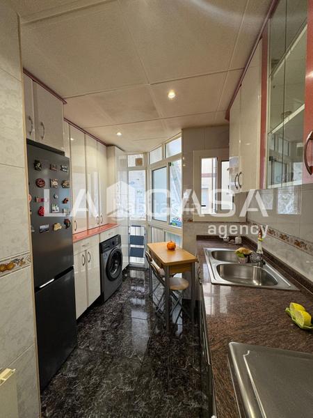 Foto af95b682-a56d-4518-9916-32869511f02d. Appartamento con riscaldamento in Llefià Badalona