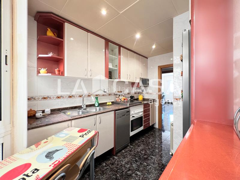 Foto 36331b2a-5068-4cb6-984c-548425566e4c. Appartement avec chauffage dans Llefià Badalona