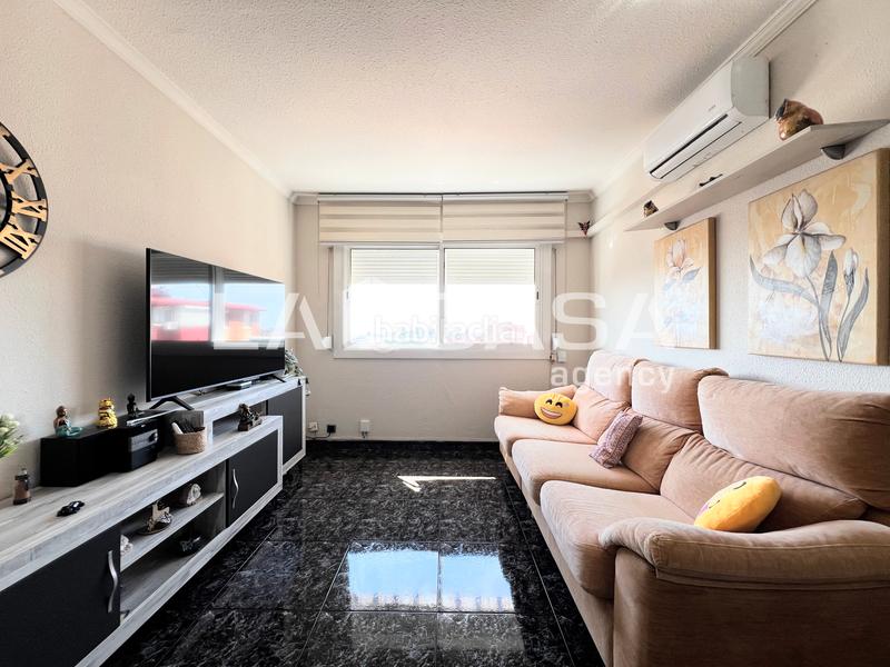 Foto 771f59e7-604b-418f-b30e-dbda8801dcc9. Pis amb calefacció a Llefià Badalona