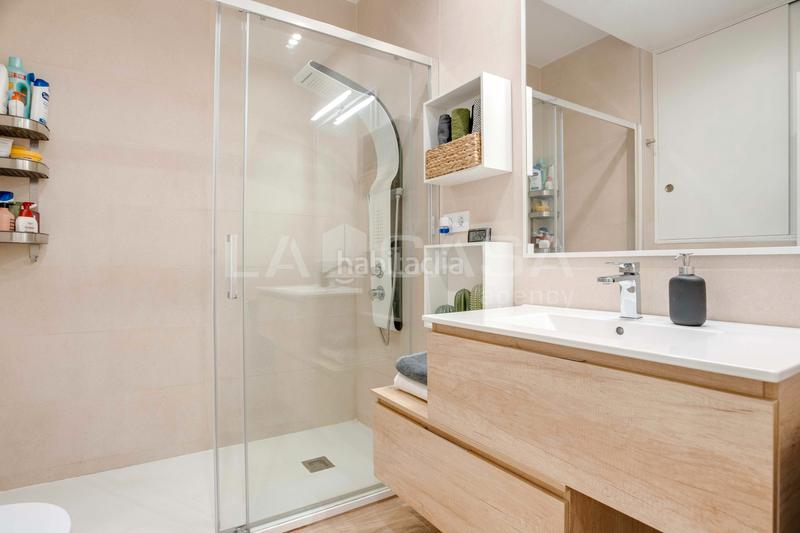 Foto 51bd1bbf-4a80-48f6-a267-0bf0901d3576. Piso en Centre Hospitalet de Llobregat (L´)