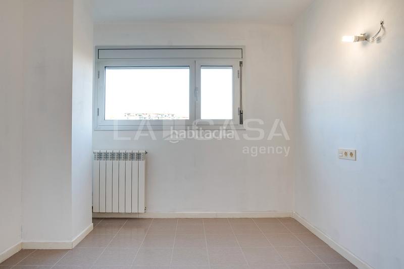 Foto 9d8e2652-8451-4261-afbb-81c10de0b016. Etagenwohnung mit heizung parking in La Catalana Sant Adrià de Besòs