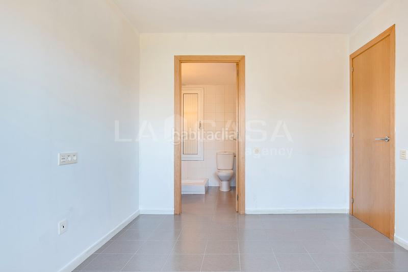 Foto a8ca4858-c2ad-4d31-b8b5-7754963e6b2b. Etagenwohnung mit heizung parking in La Catalana Sant Adrià de Besòs