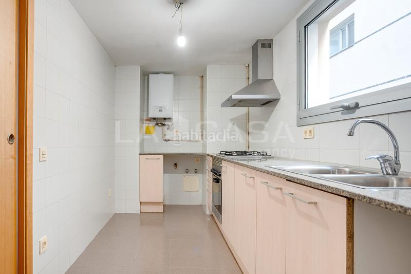 Foto f9e7a823-b945-4249-8971-aad85179c959. Piso en La Catalana Sant Adrià de Besòs