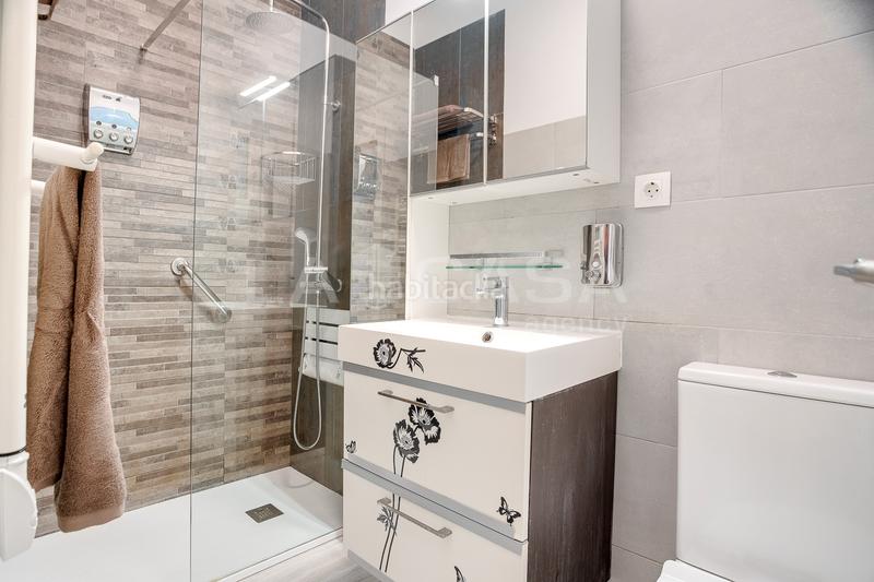 Foto d54380d4-56d7-4b3b-a24b-2650ff8e21be. Etagenwohnung mit heizung in Llefià Badalona