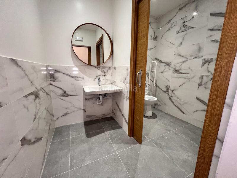 Foto 2c796ed6-aa27-4286-bf03-71865d1073ee. Rent business premise in La Gavarra Cornellà de Llobregat