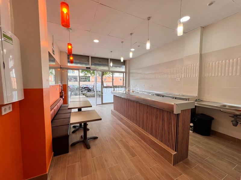 Foto d30a12f6-dce3-4ce9-8f8b-60bdbddbe0b7. Rent business premise in La Gavarra Cornellà de Llobregat