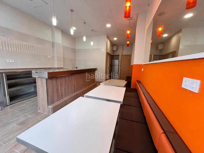 Foto c764e14b-da81-495d-bf97-bd81a801e610. Alquiler local comercial en La Gavarra Cornellà de Llobregat