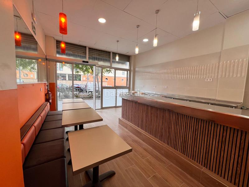 Foto f1804173-67dd-418d-8ecd-3278ea1fcb84. Alquiler local comercial en La Gavarra Cornellà de Llobregat