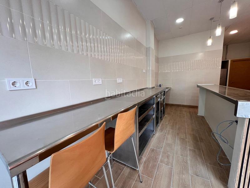 Foto b5c67a8a-d593-47c5-a9cb-c06559dd0dad. Lloguer local comercial a La Gavarra Cornellà de Llobregat