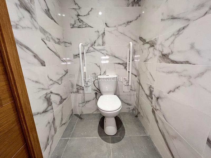 Foto c0163c03-8f2e-4685-8d0b-5e669182372c. Location local commercial dans La Gavarra Cornellà de Llobregat