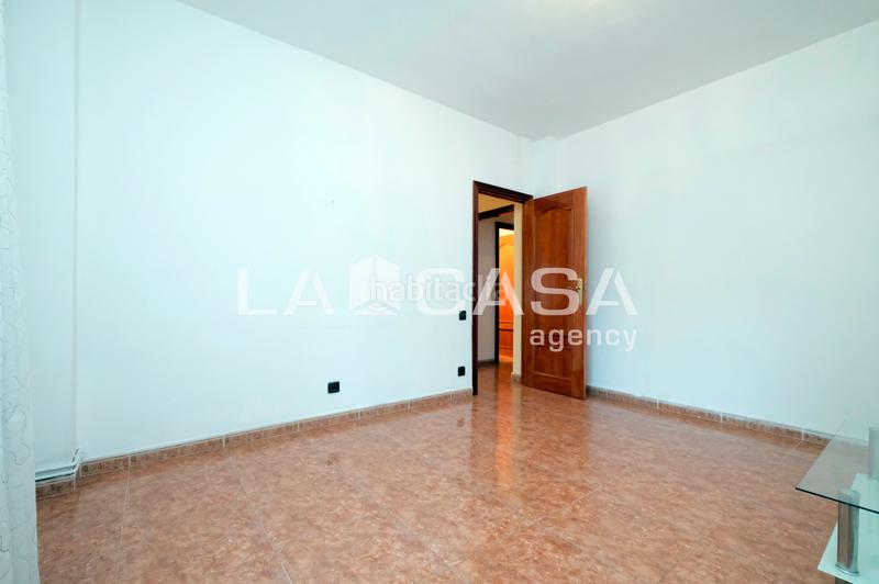 Foto 5908d866-bfe4-4d80-a5e9-8378a095c762. Appartamento in Turó de la Peira Barcelona