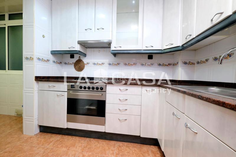 Foto 18964955-a52a-4986-acc6-8c121011c77b. Appartement dans Turó de la Peira Barcelona