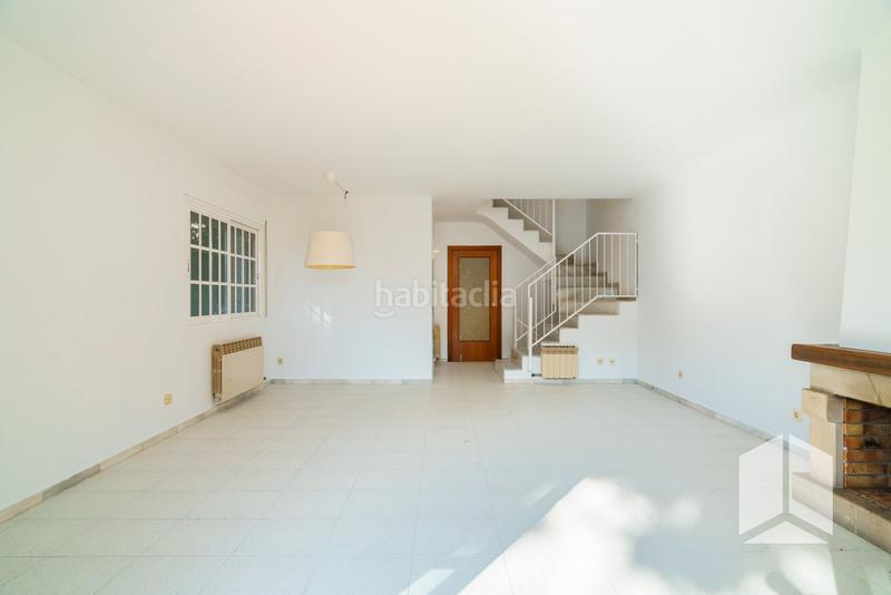 Foto 2998eea8-14ed-491a-a502-401e25fe01fd. Semi detached house with heating parking pool in La Pineda Castelldefels