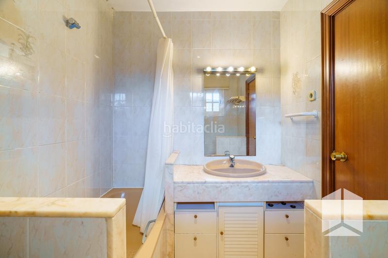 Foto 487f682b-b251-4f8f-8665-cd733562f444. Semi detached house with heating parking pool in La Pineda Castelldefels