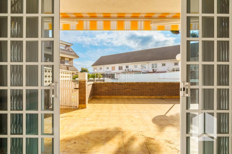 Foto a114cf2e-a615-4336-bca3-de597213f39c. Semi detached house with heating parking pool in La Pineda Castelldefels