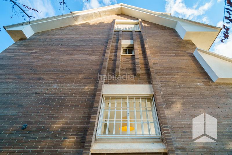 Foto c1606cd0-584e-4db5-9a71-adfad2b31961. Semi detached house with heating parking pool in La Pineda Castelldefels