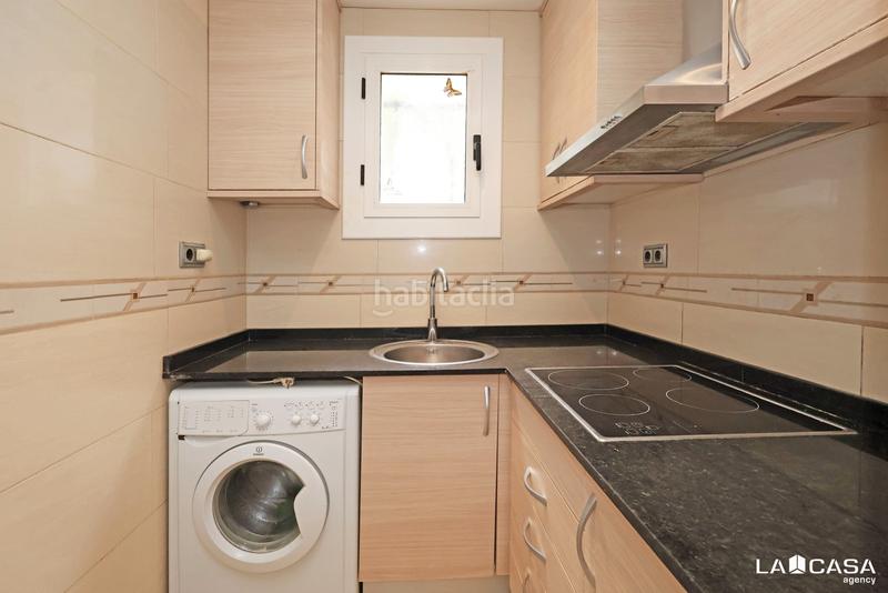 Foto dcdd87a0-fbe3-4a57-8a04-8044e6e5b310. Ground floor in Can Vidalet Esplugues de Llobregat